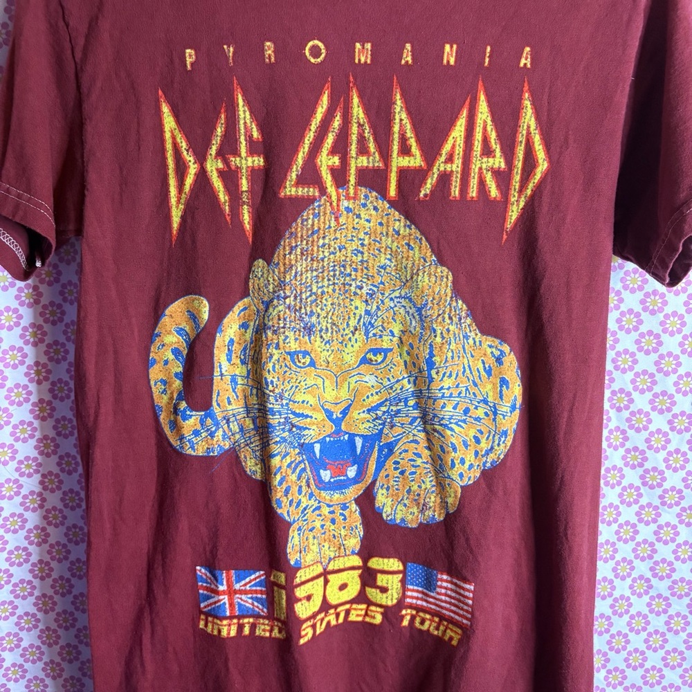 Def Leppard Pyromania 1983 Tour T-Shirt Small Vintage Style Graphic Tee - Picture 2 of 4